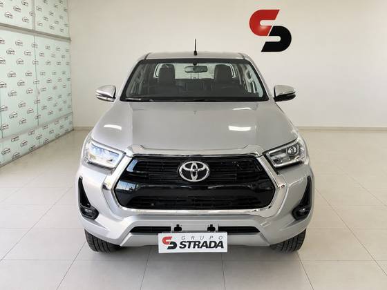 TOYOTA HILUX 2.8 D-4D TURBO DIESEL CD SRV 4X4 AUTOMÁTICO TOYOTA HILUX 2.8 D-4D TURBO DIESEL CD SRV 4X4 AUTOMÁTICO